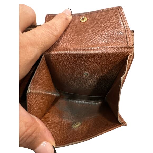 934. Louis Vuitton Monogram Bifold Wallet - Picture 9 of 9